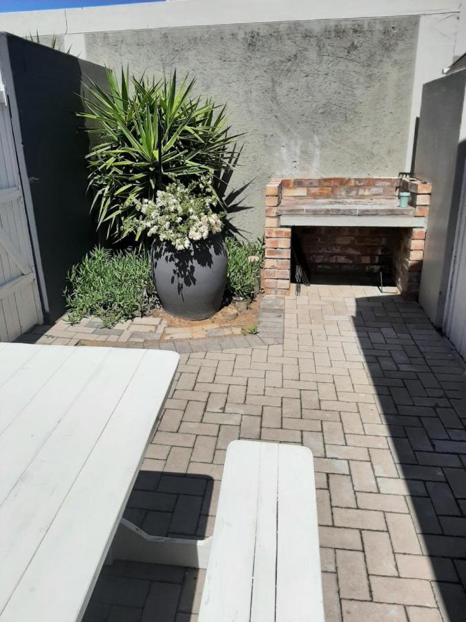 Croeso Guest House Langebaan Exterior foto
