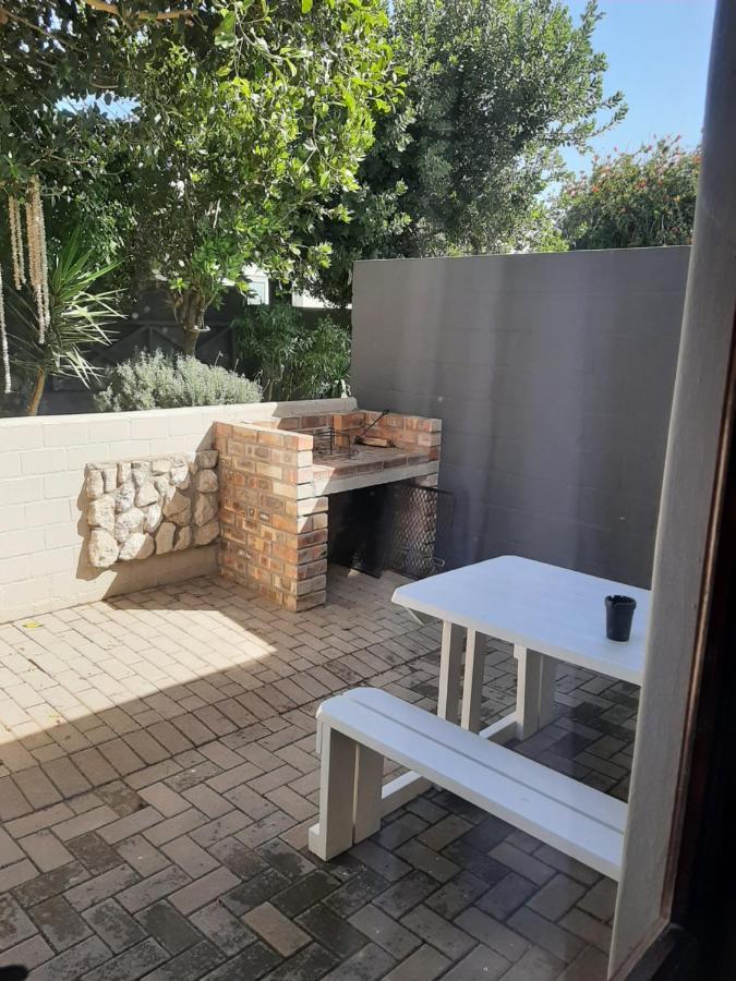 Croeso Guest House Langebaan Exterior foto