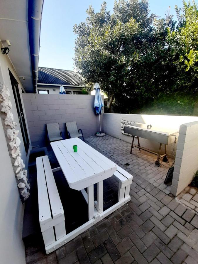 Croeso Guest House Langebaan Exterior foto